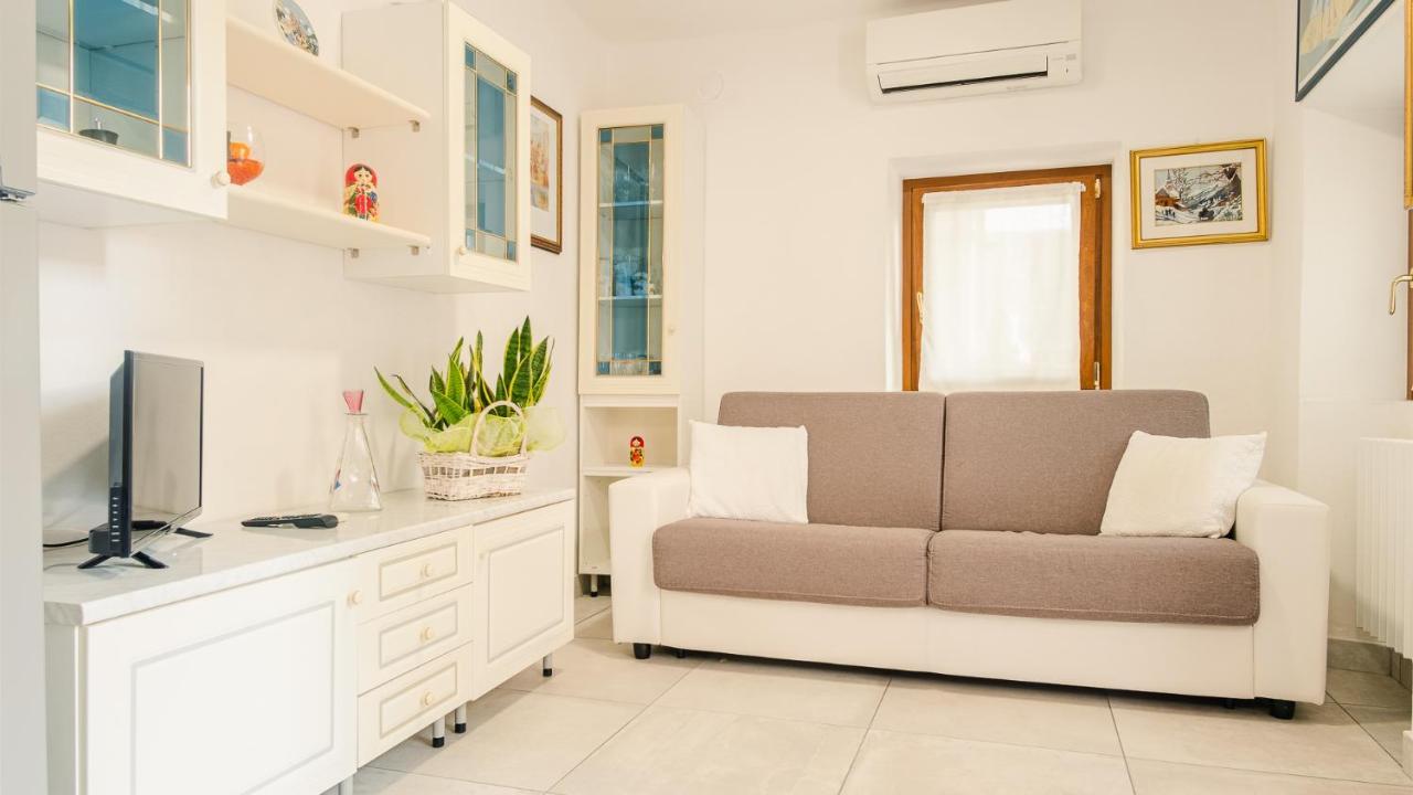 La Casa Di Nonna Agnese - Italian Homing Apartment Padenghe sul Garda Luaran gambar